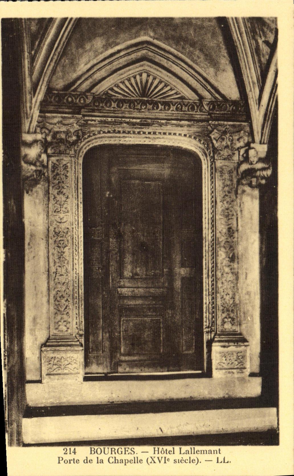 El hotel Lallemant de Bourges de la POSTAL de la VENDIMIA lleva el siglo de XVl E de la camara acorazada