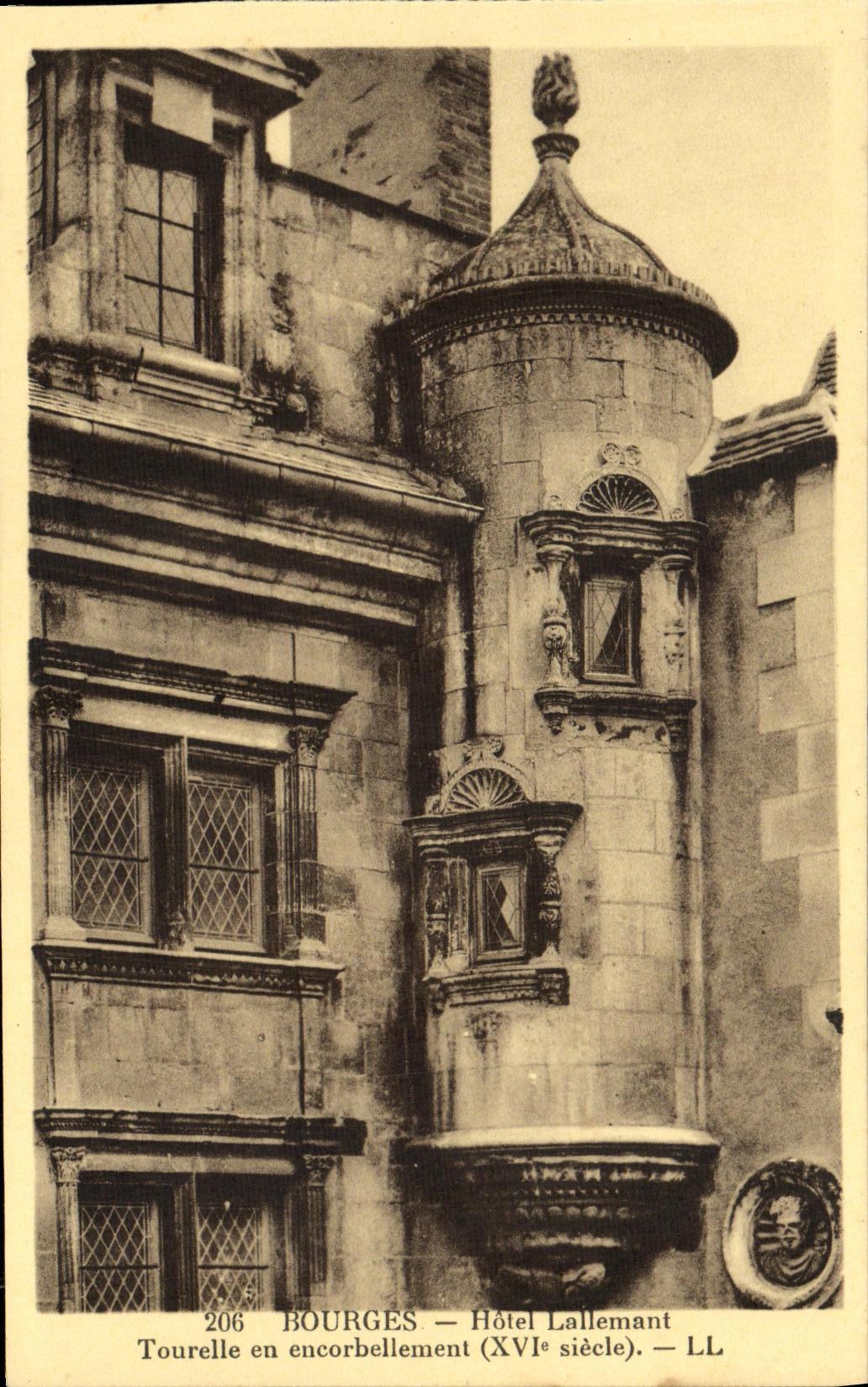 Torrecilla de Lallemant del hotel de Bourges de la POSTAL de la VENDIMIA en corbelling el siglo de XVl E