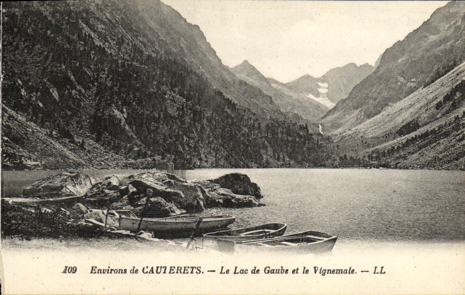 VINTAGE POSTCARD Cauterets Surroundings the Lake Gaube and Vignemale