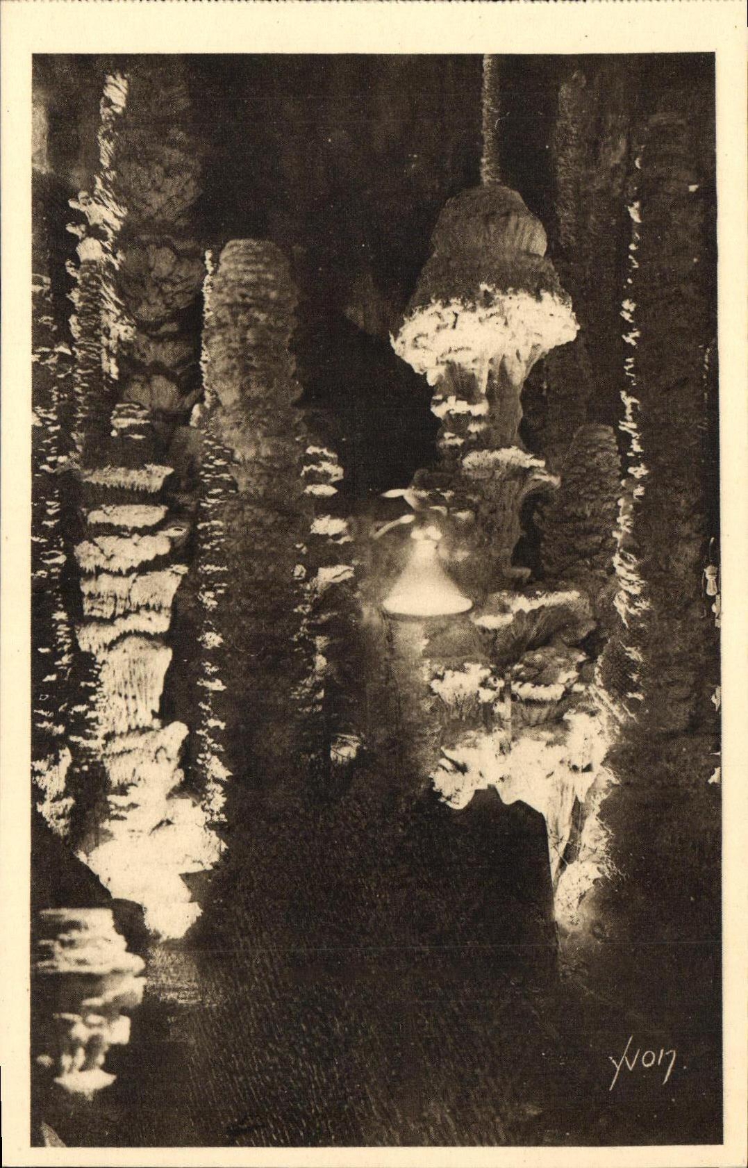 CPA La Merveille Souterraine des Groges du Tarn Aven Armand Le Champignon