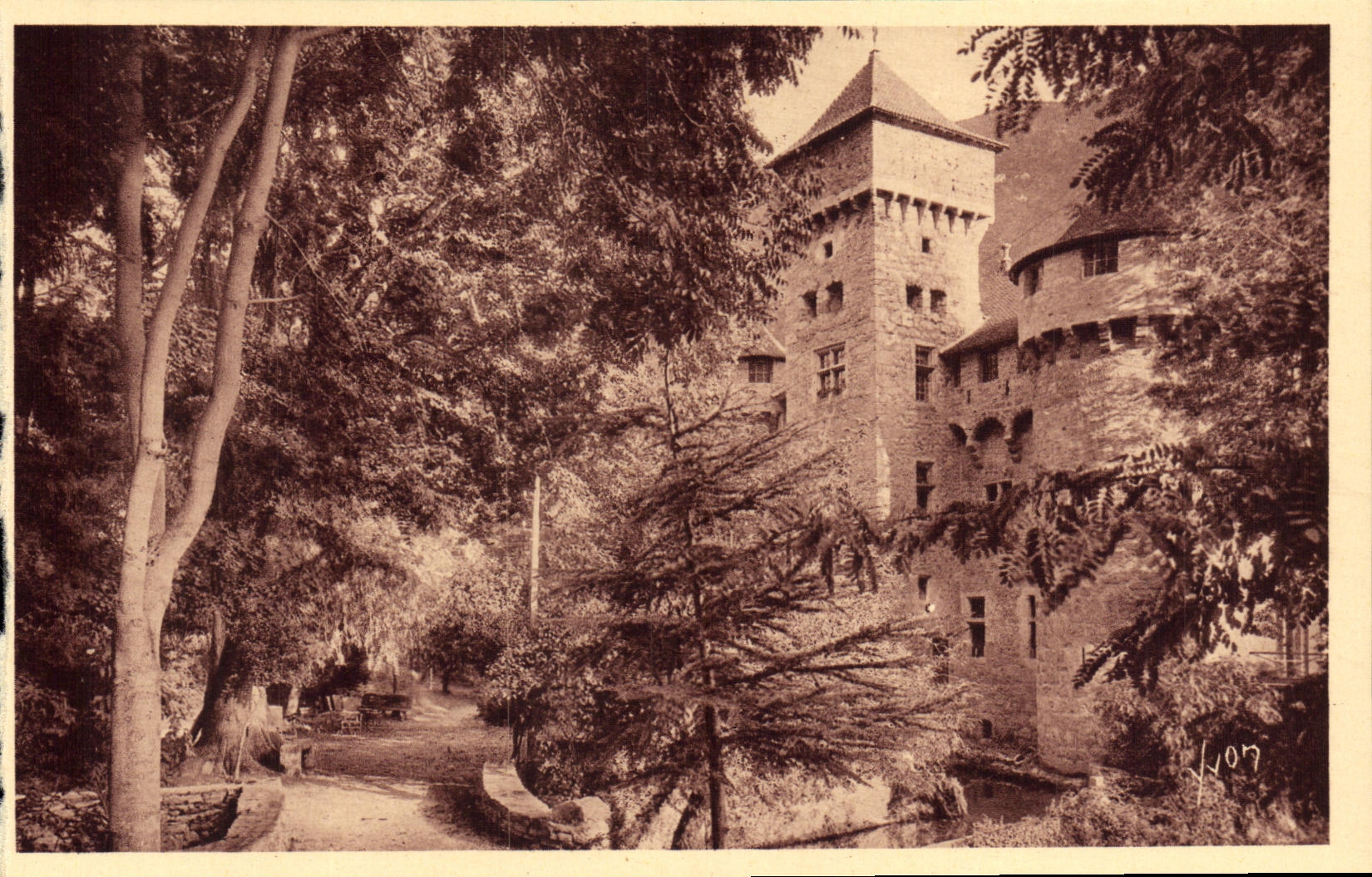 CPA Gorges du Tarn Chateau de La Caze XV e siecle vu de la Route