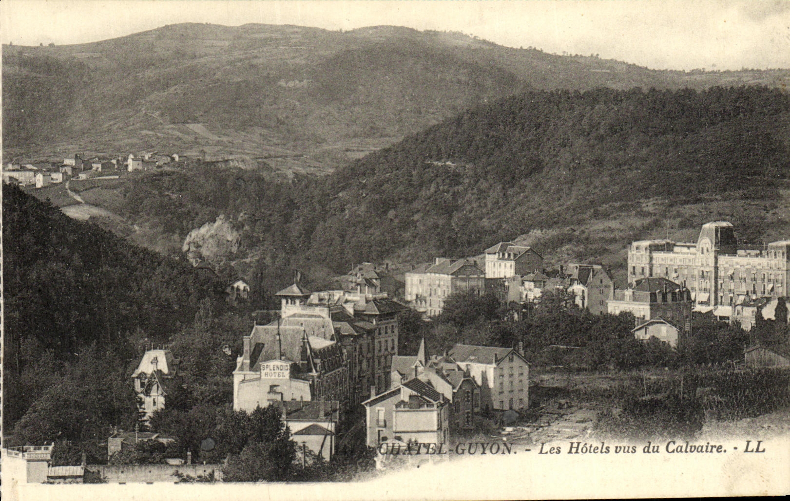 Hoteles de Chatel Guyon de la POSTAL de la VENDIMIA vistos del martirio