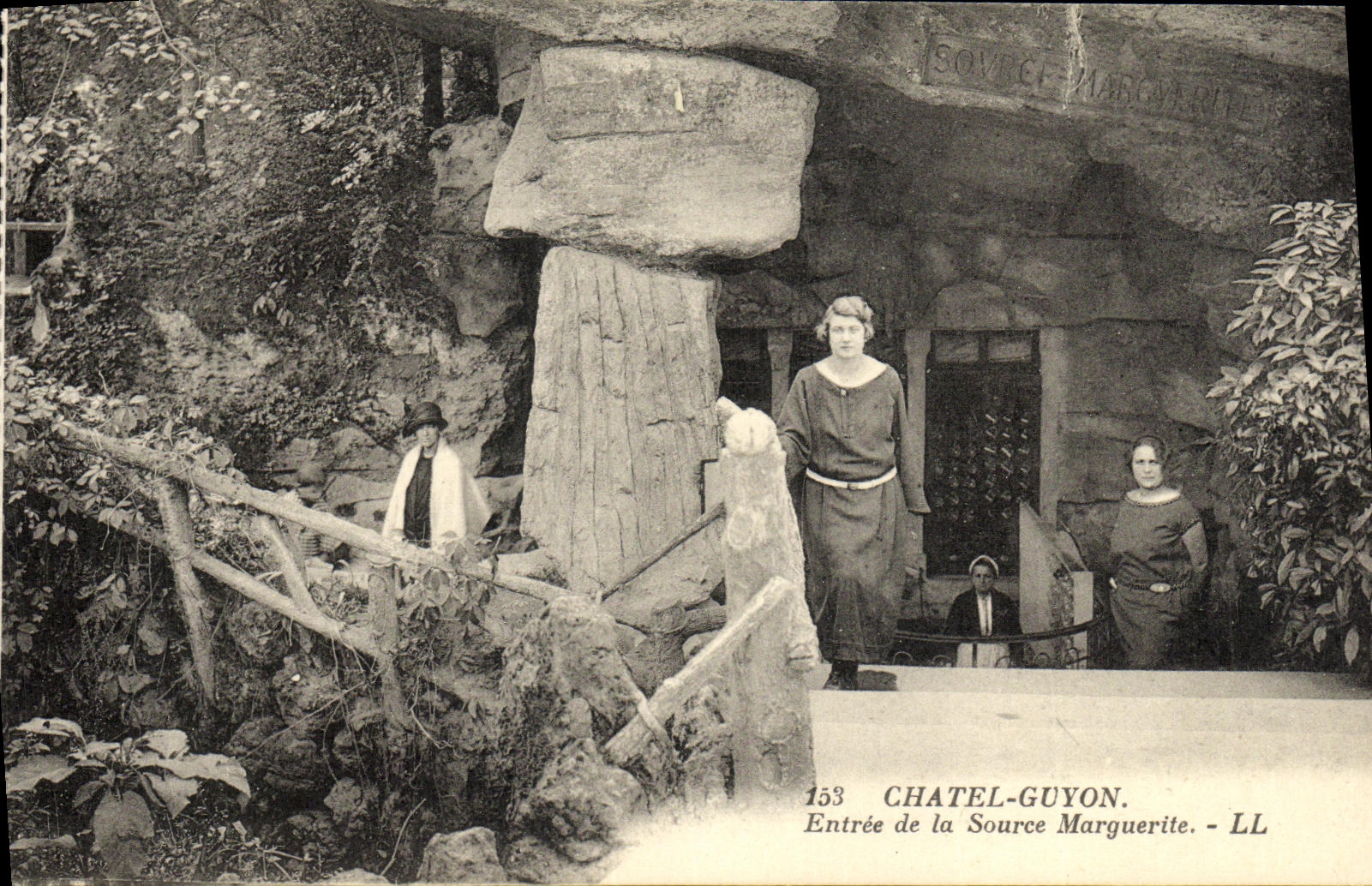 POSTAL Chatel Guyon de la VENDIMIA entrado de la fuente de la margarita