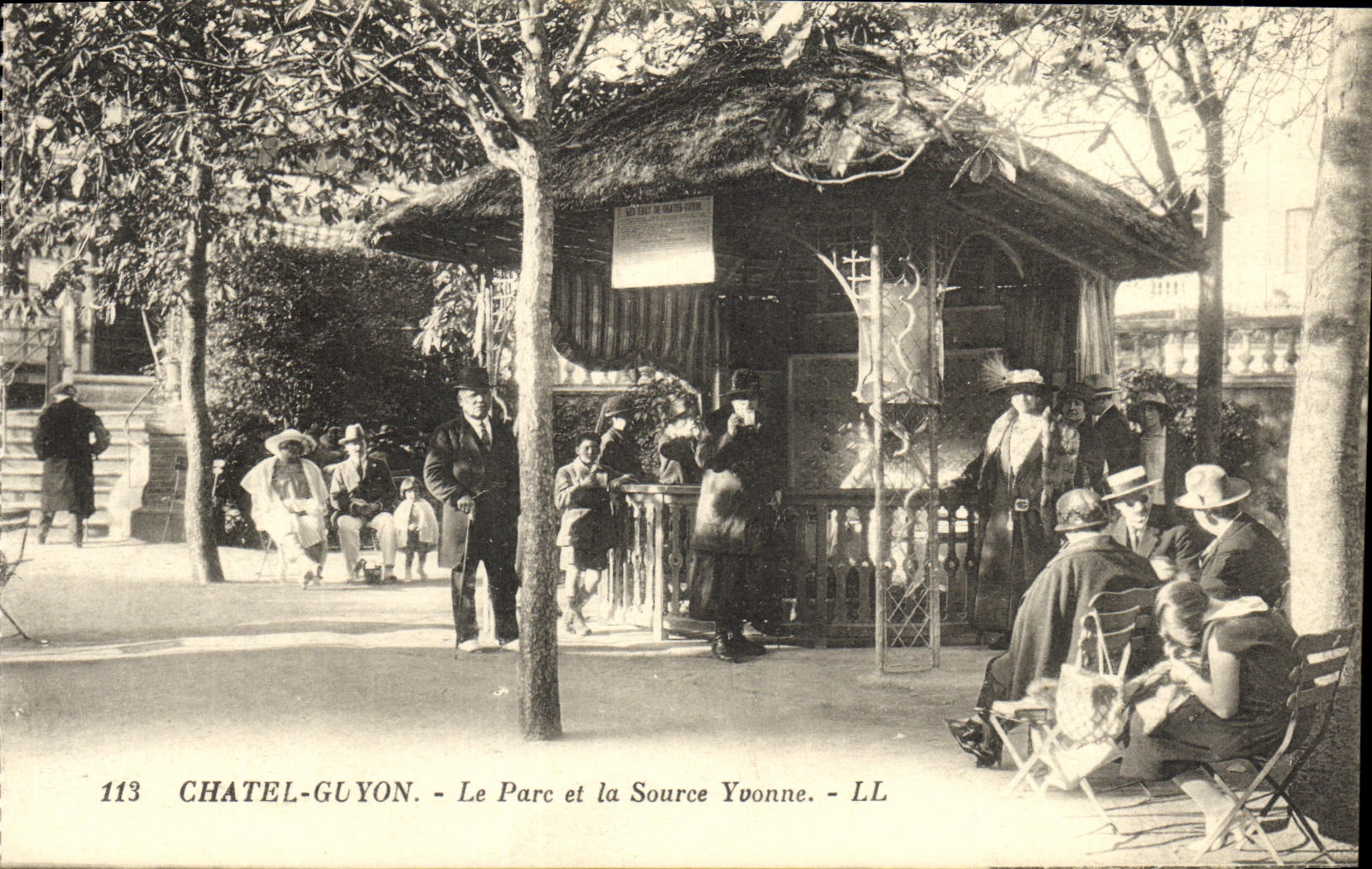 POSTAL Chatel Guyon de la VENDIMIA el parque y la fuente de Yvonne