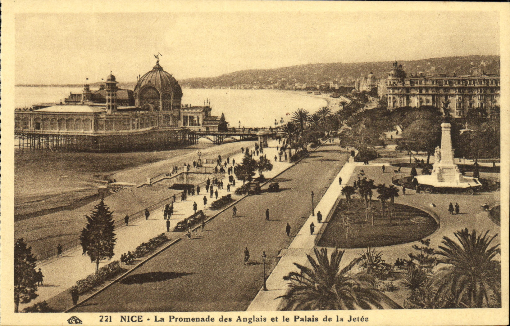 CPA Nice La Pomenade des Anglais et le Palais de la Jetee