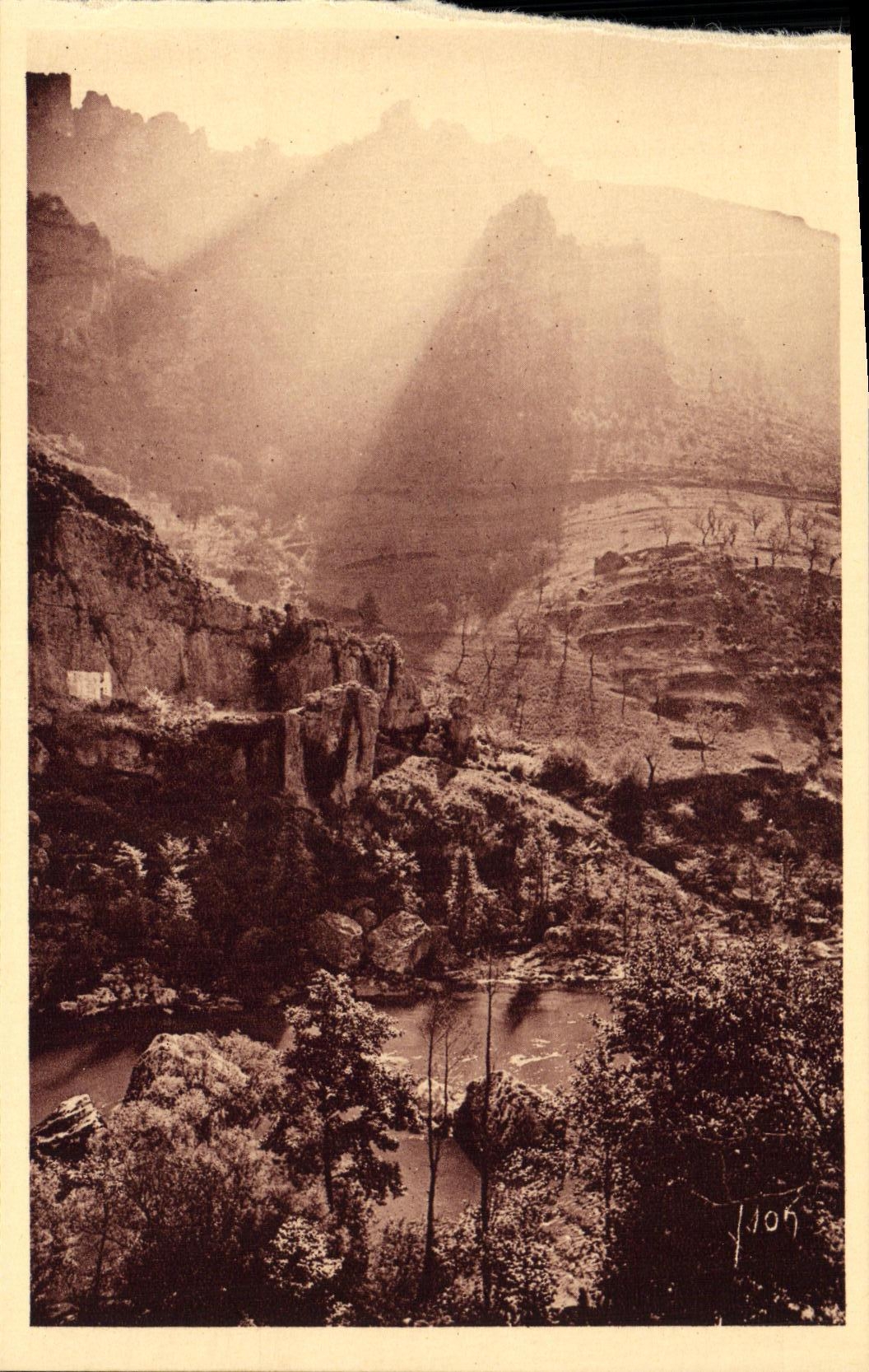 CPA Gorges Du Tar a la sortie du cirque des Baumes