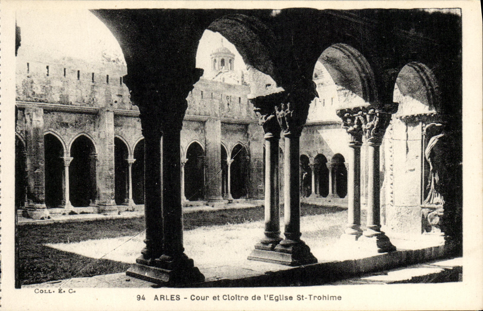 VINTAGE POSTCARD Arles Court and Cloltre of L Church St Trohime Trophime