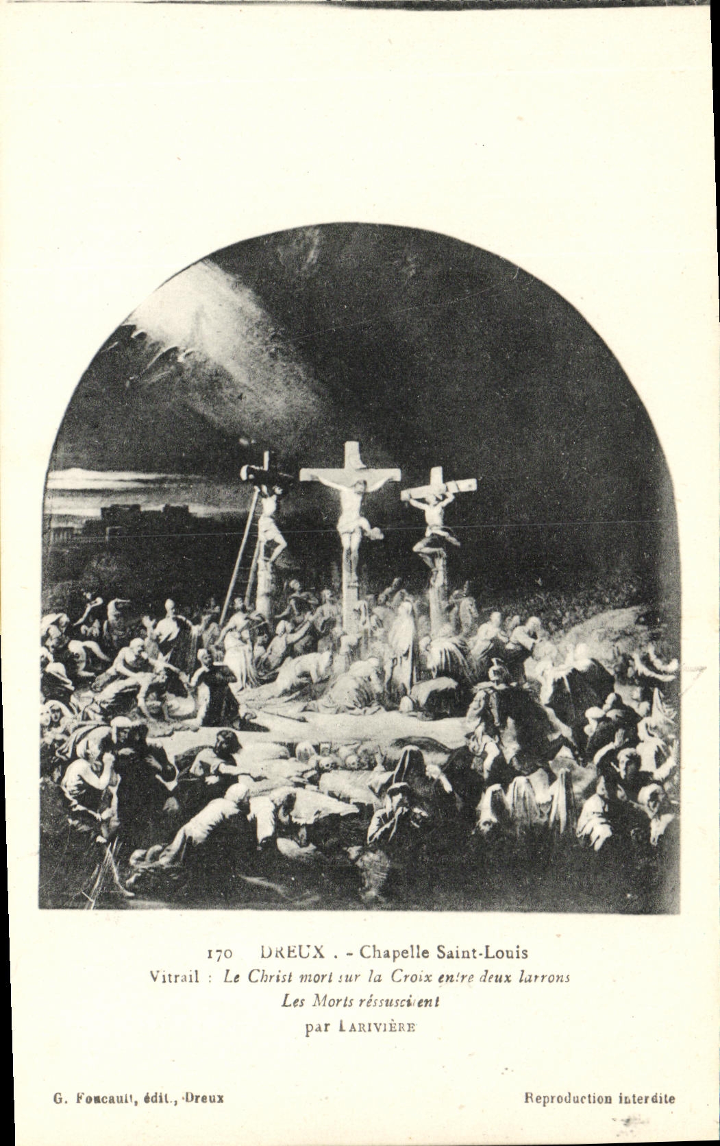 El vidrio manchado Cristo de St  Louis de la camara acorazada de Dreux de la POSTAL de la VENDIMIA murio en la cruz entre dos pequenos canales del drenaje