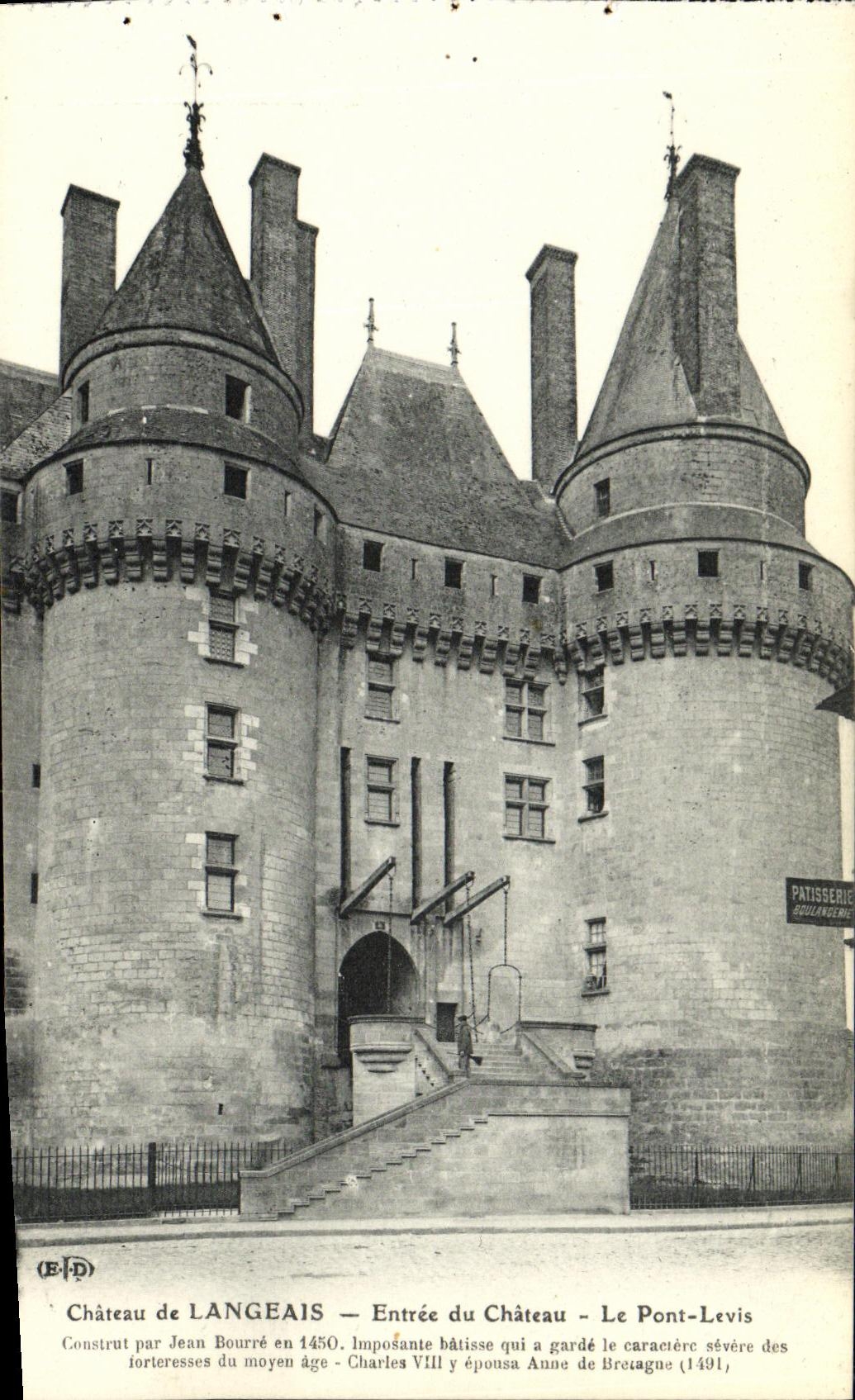 Castillo de la POSTAL de la VENDIMIA de Langeais entrado del castillo el puente de Levis