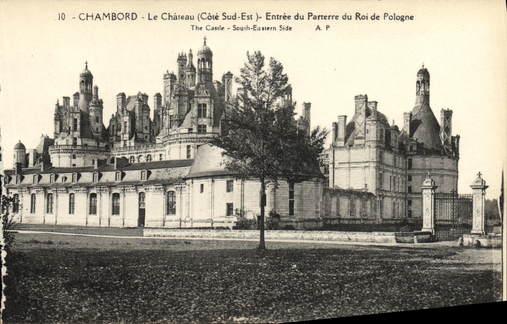 CPA Chambord Le Chateau Entree du Parterre du Roi de Pologne