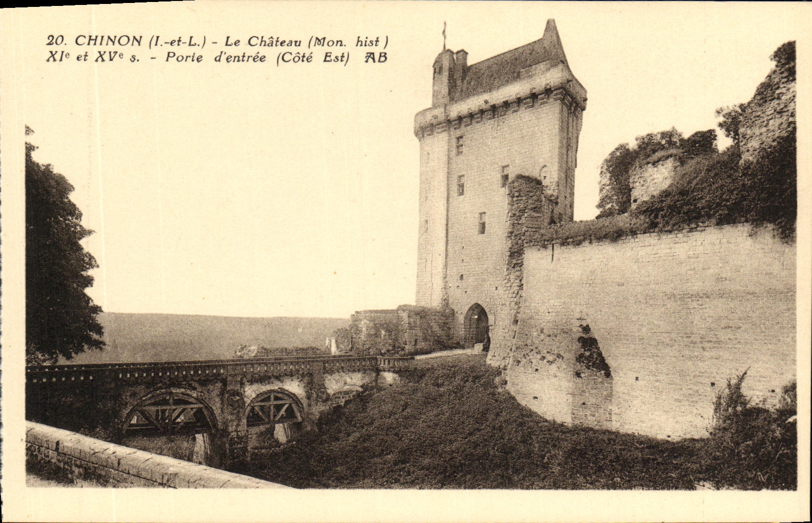 VINTAGE POSTCARD Chinon the Castle Carries D Entree
