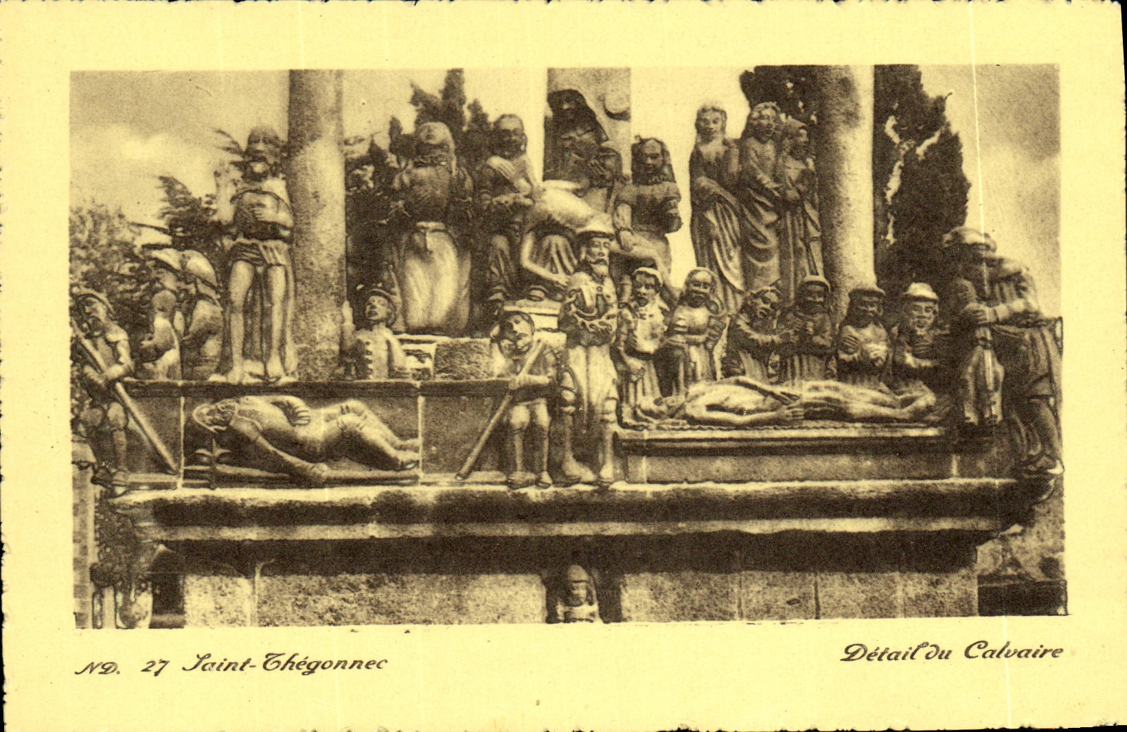 CPA St Thegonnec Detail du calvaire