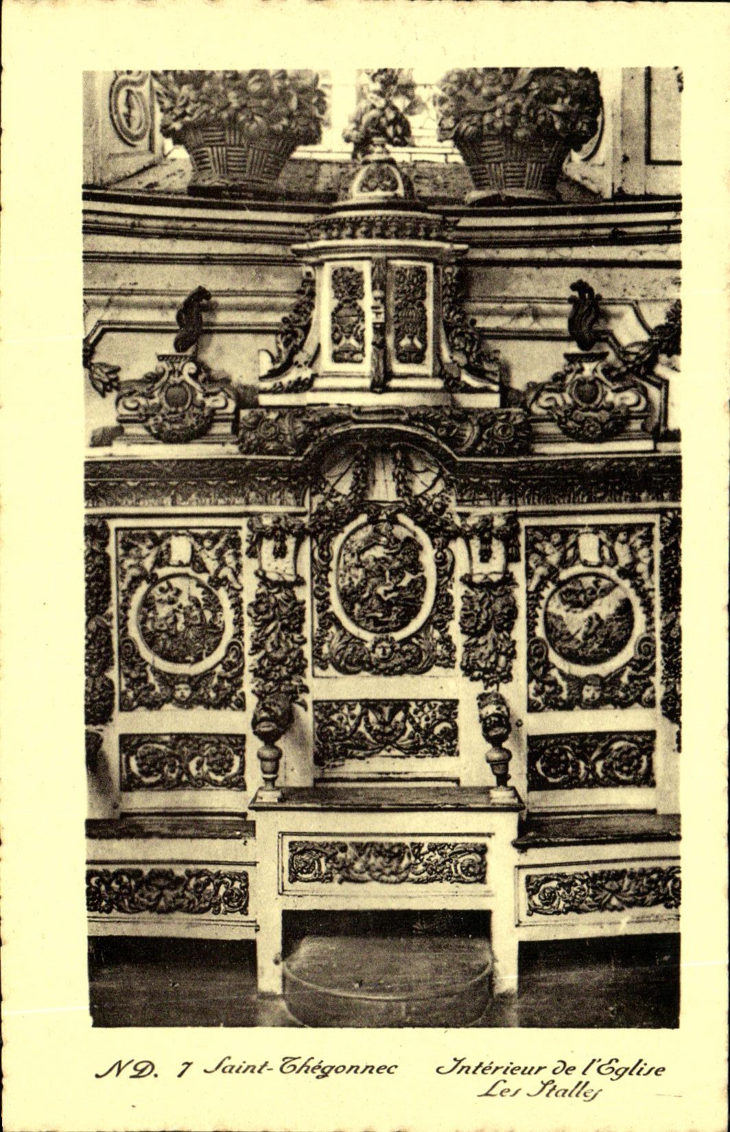 CPA St Thegonnec Interieur de L Eglise Les stalles