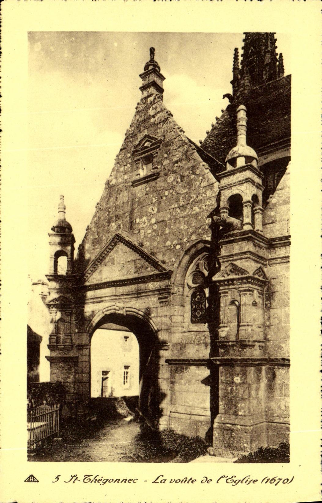 CPA St Thegonnec La Voute de L Eglise