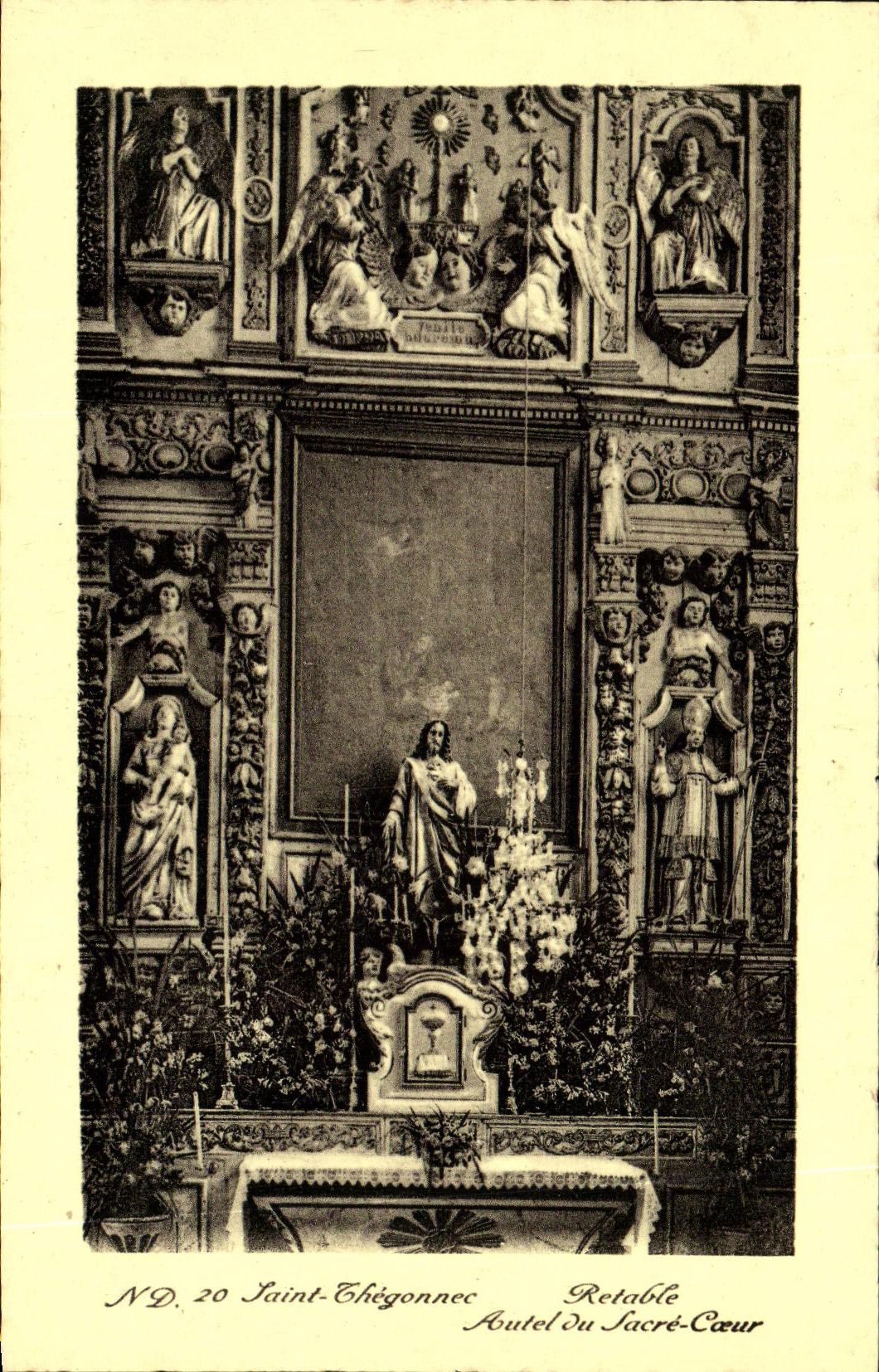 CPA St Thegonnec Retable Autel du Sacre Coeur