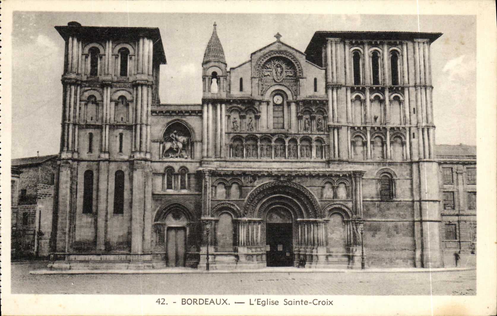 CPA Bordeaux L Eglise Sainte Croix