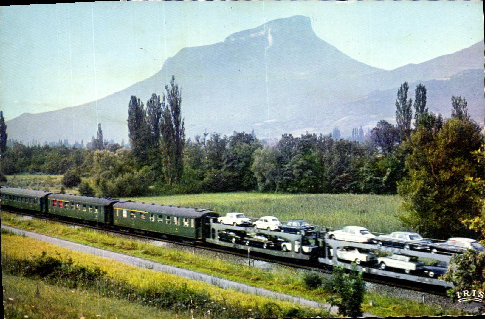 CPM Train Autos Couchettes Chemins de Fer Francais