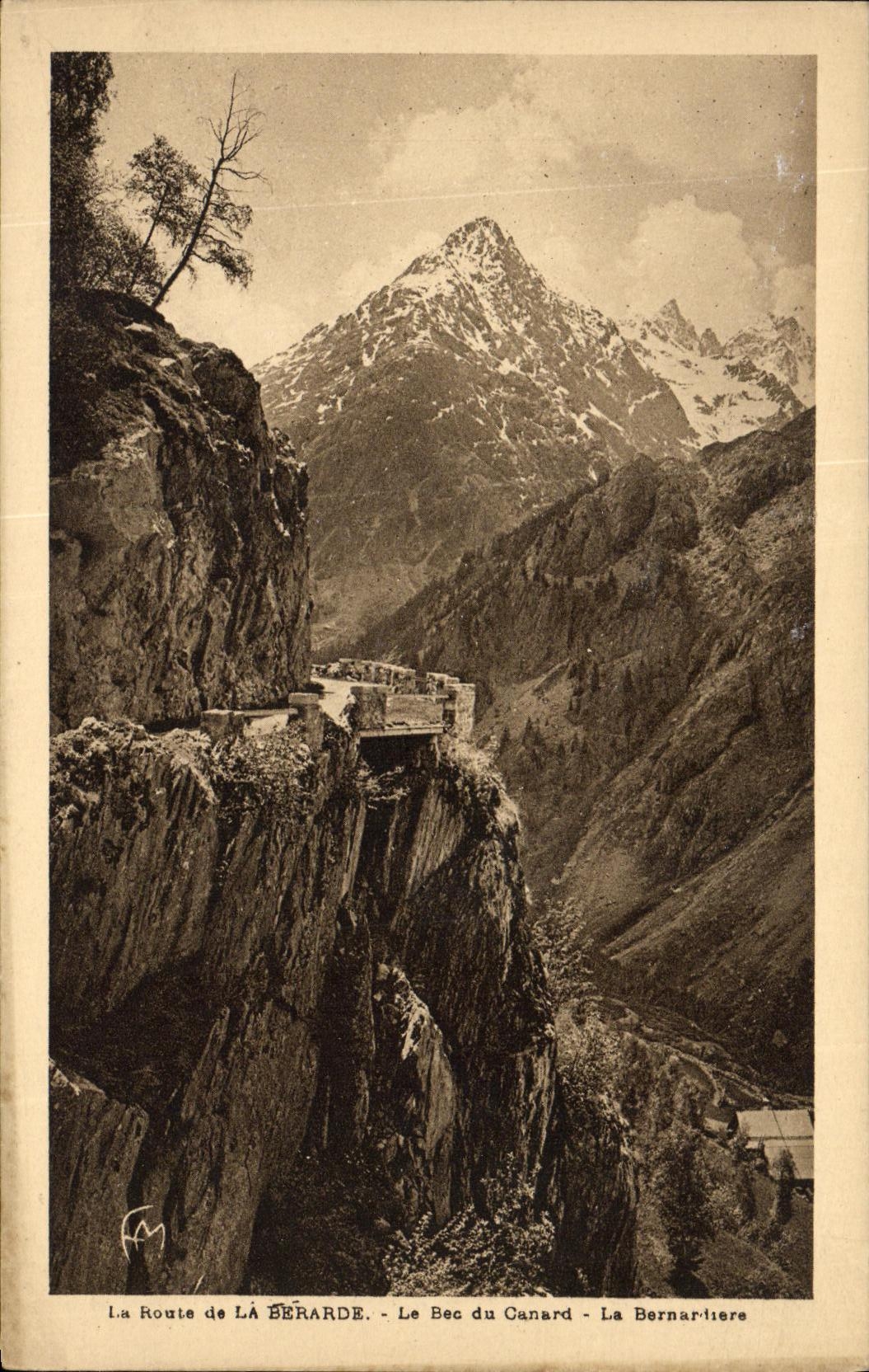 VINTAGE POSTCARD the Road of Berarde the Nozzle of Duck Bernadiere