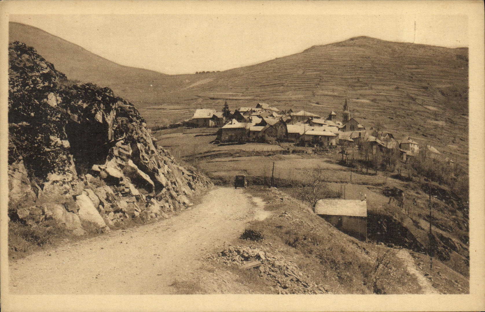 VINTAGE POSTCARD View Hoot in Oisans the country cottages of L Alpe D Huez