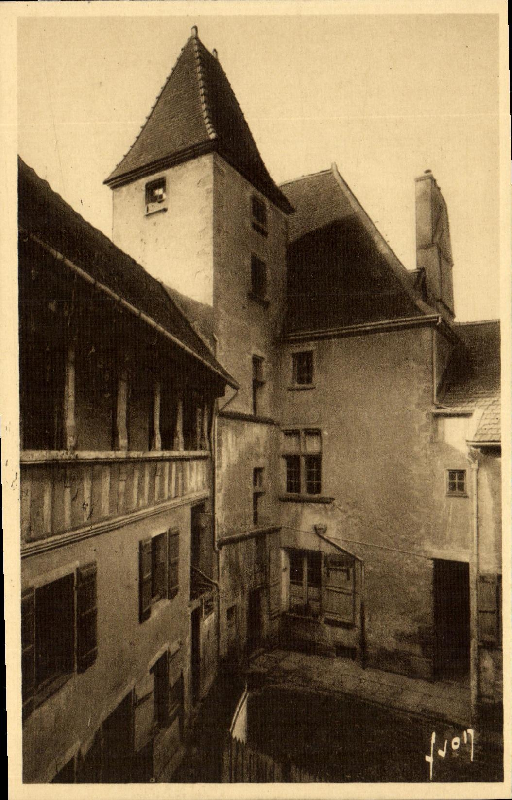 VINTAGE POSTCARD Charolles Brood Town planners