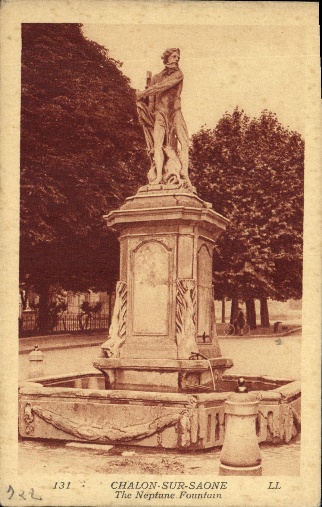 Red red de la POSTAL de la VENDIMIA en la fuente de Saone Neptuno