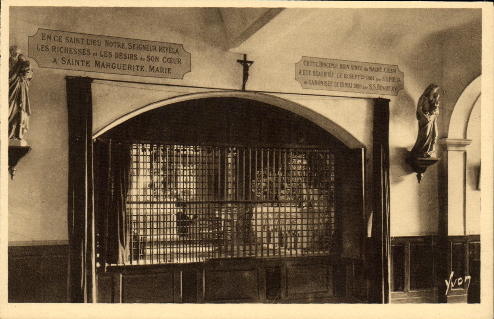 VINTAGE POSTCARD Paray Monial Monastery of the Visitation Chorus of the nuns