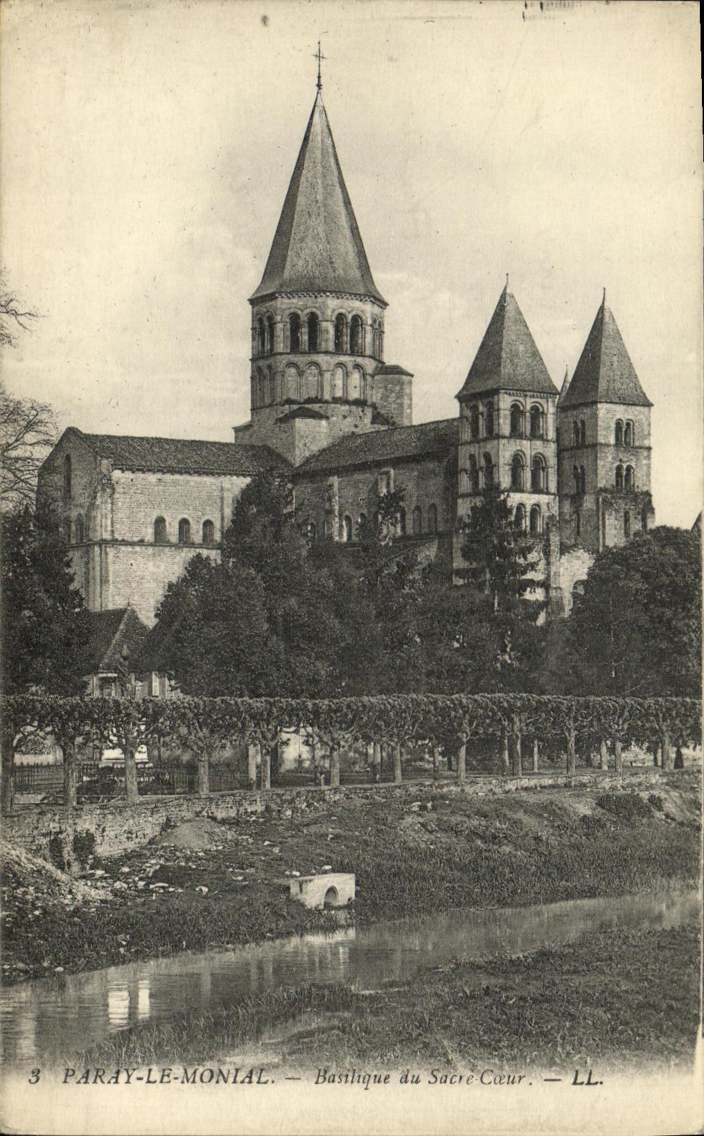 VINTAGE POSTCARD Paray Monial Basilica of the Sacring Heart