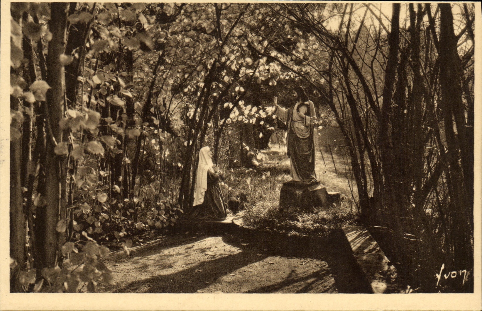 VINTAGE POSTCARD Paray Monial Garden of the Monastery of the Visitation