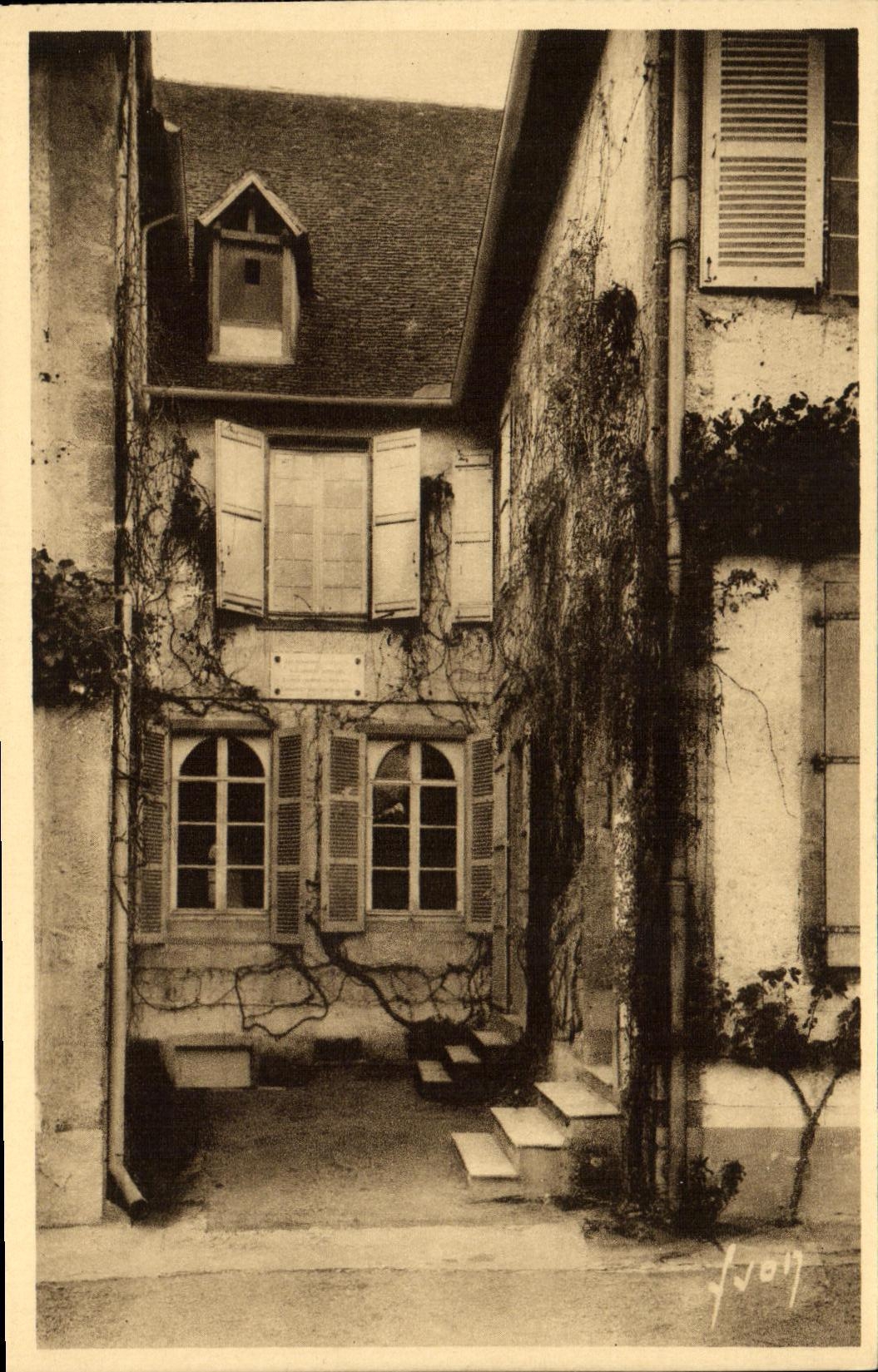 VINTAGE POSTCARD Paray Monial Monastery of the Visitation Court of Blessed Sacrament