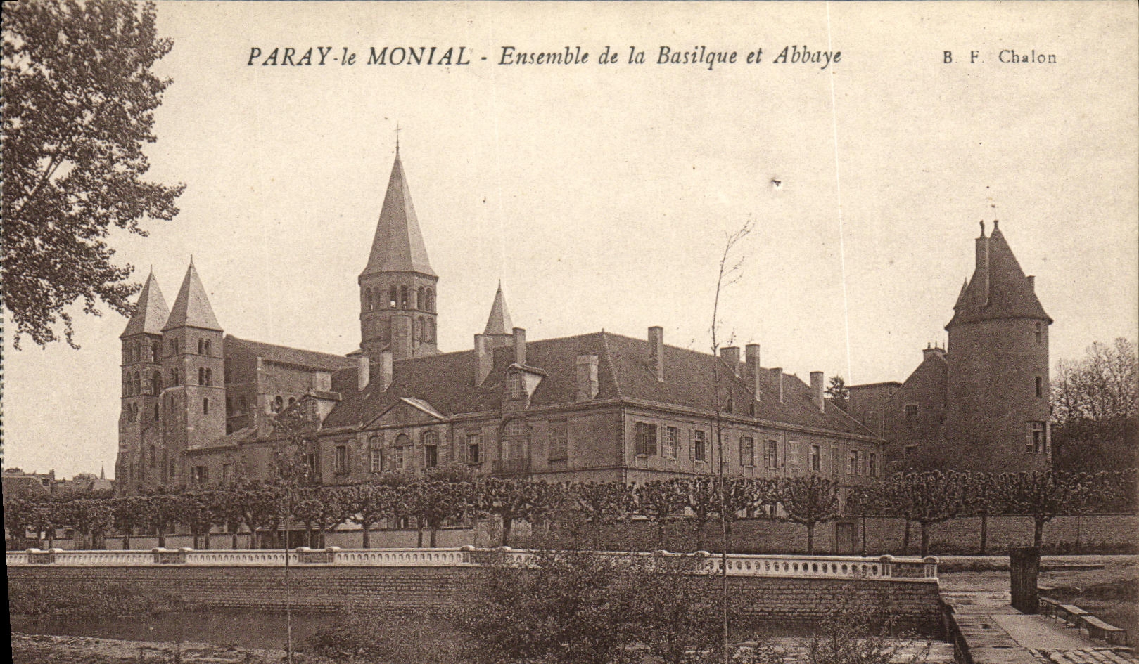 VINTAGE POSTCARD Paray Monial Together of the Basilica and Abbey