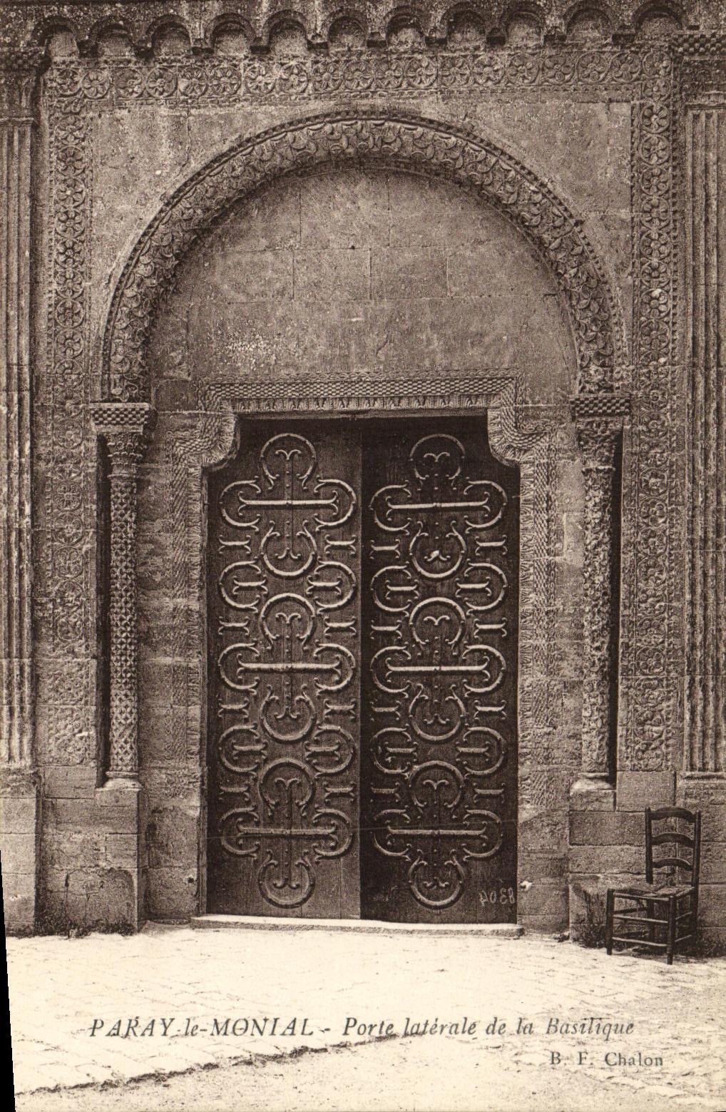 VINTAGE POSTCARD Paray Monial Carries Side of the Basilica