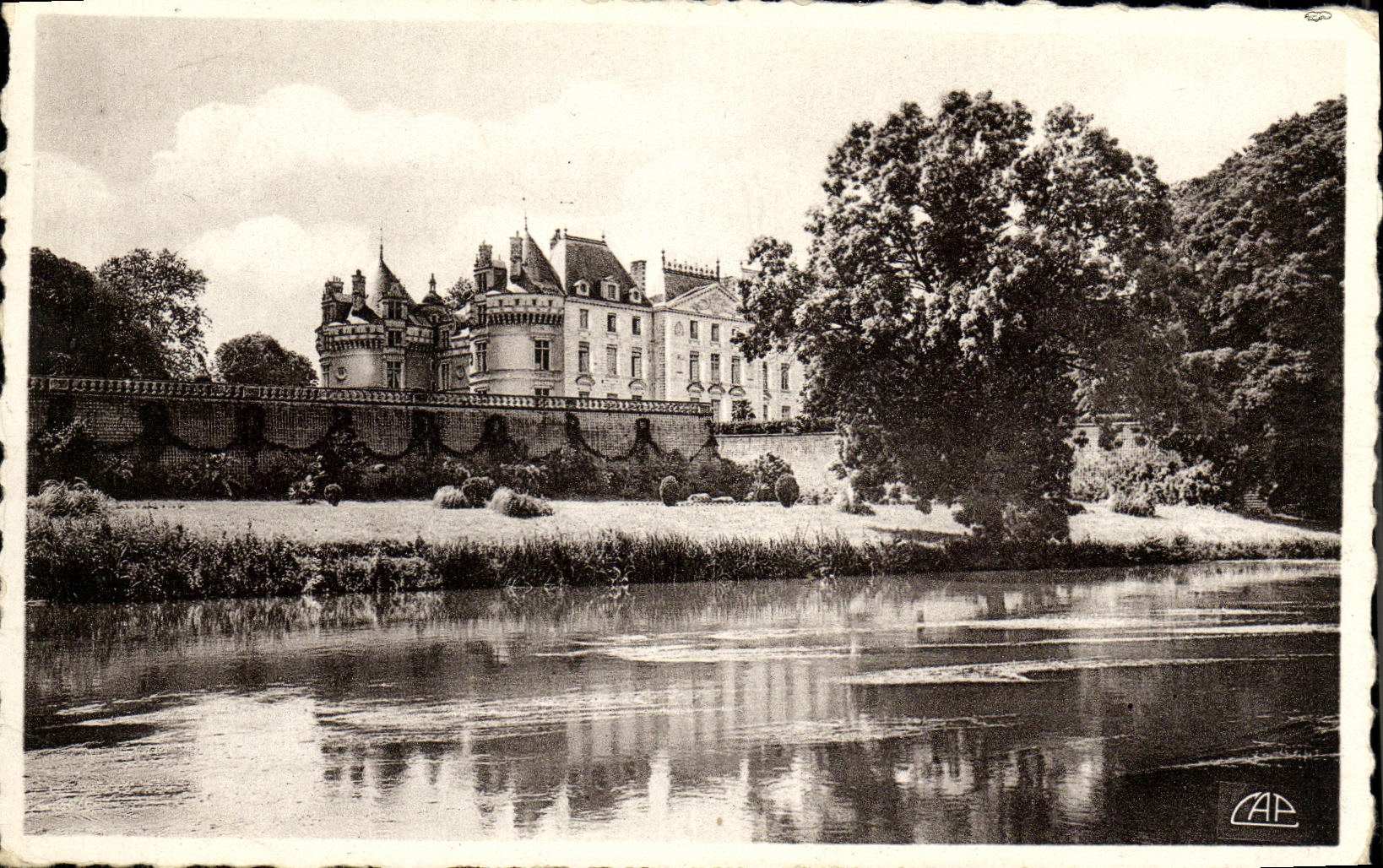 VINTAGE POSTCARD Castle of Lude Light effect on the castle and the river