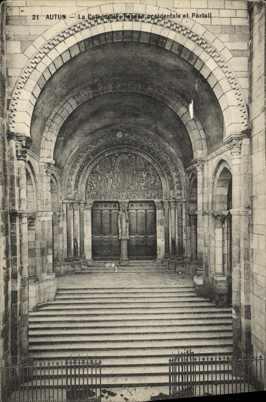 CPA Autun La Cathedrale Facade occidentale et portail