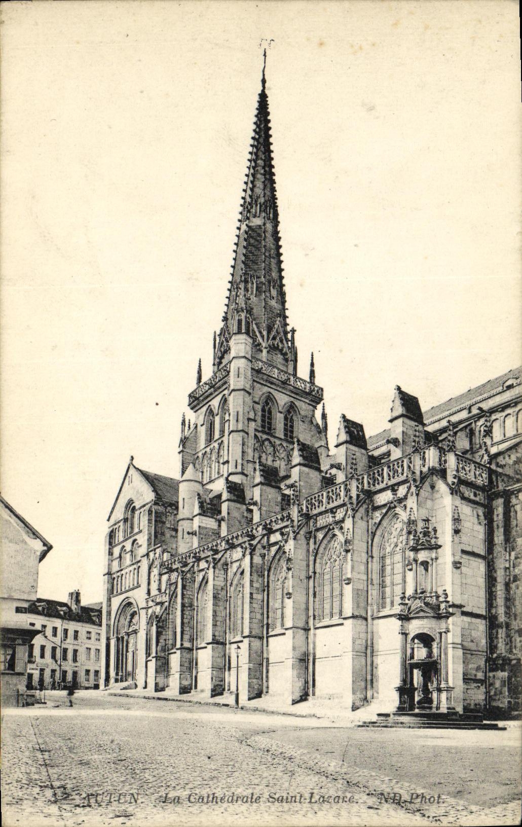 CPA Autun La Cathedrale Saint Lazare