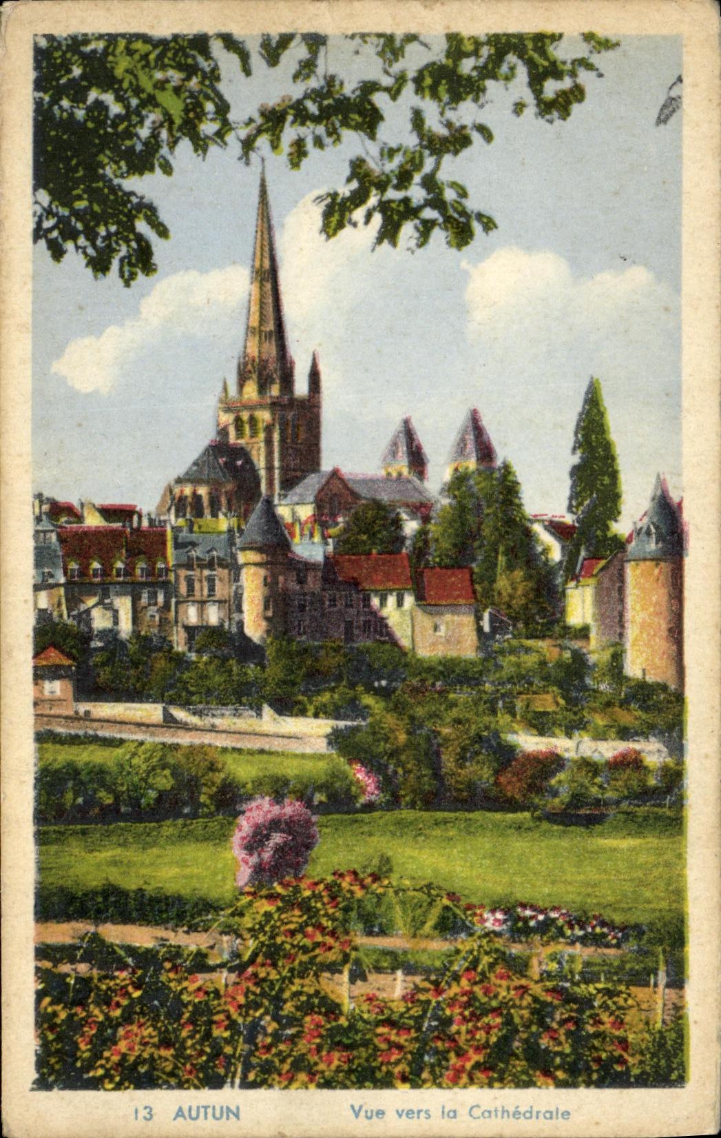 CPA Autun Vue vers la Cathedrale