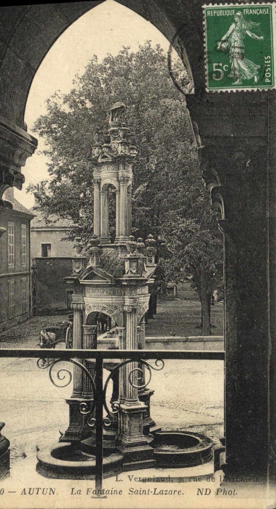 CPA Autun La Fomaine Saint Lazare