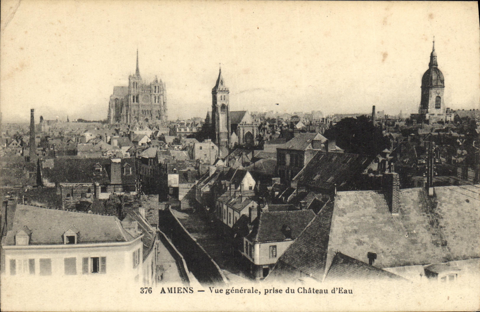 CPA Amiens Vue generale prise du Chateau d Eau
