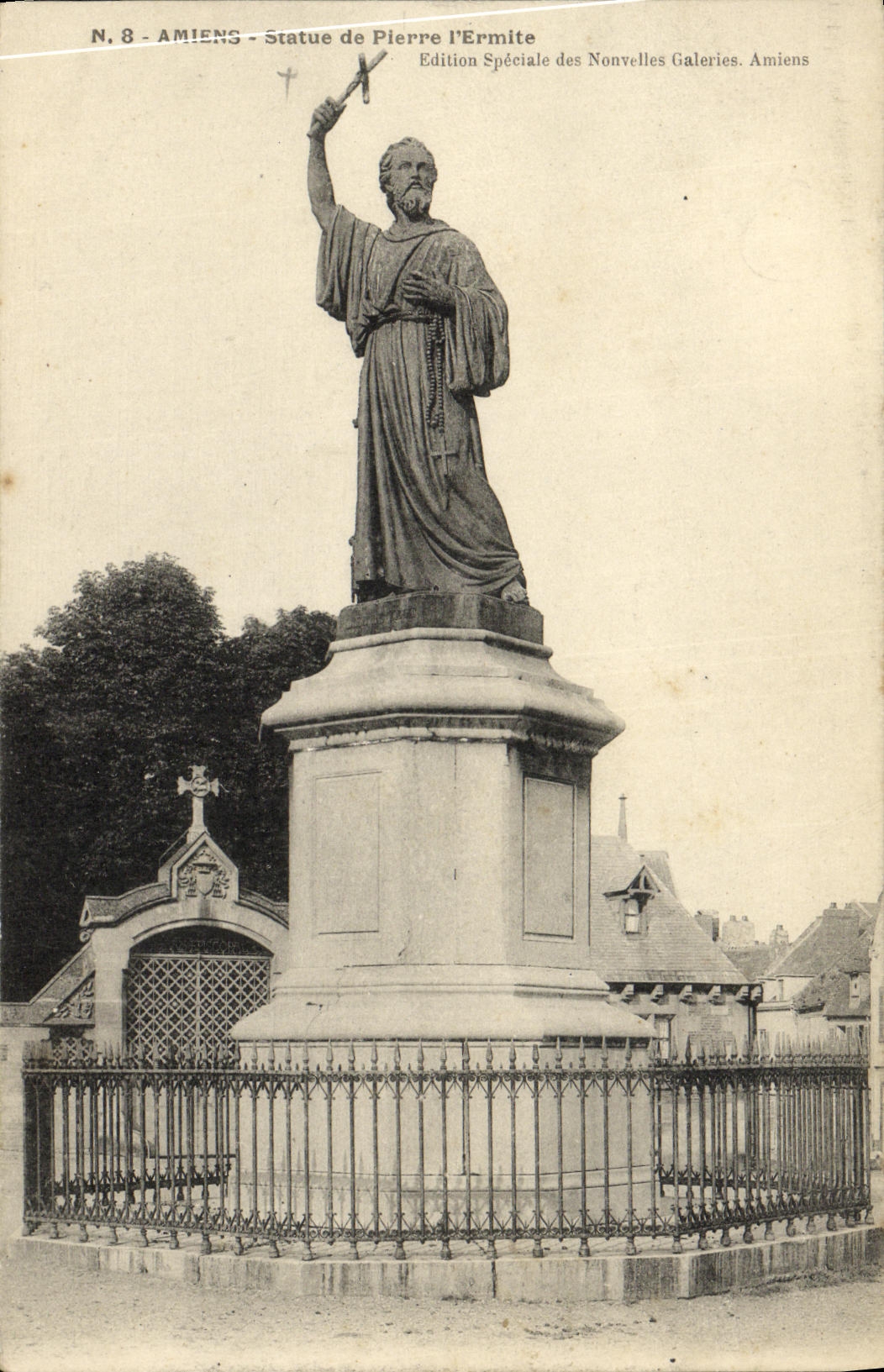 CPA Amiens Statue de Pierre l Ermite