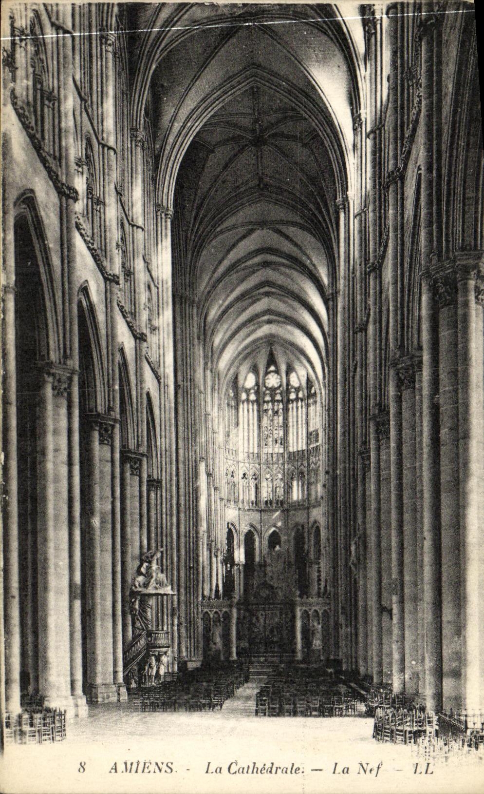 CPA Amiens La Cathedrale La Nef