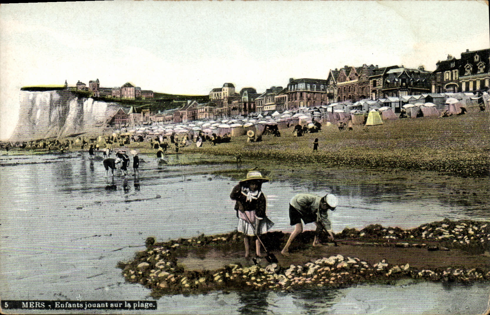 CPA Mers Enfants Jouant sur la Plage