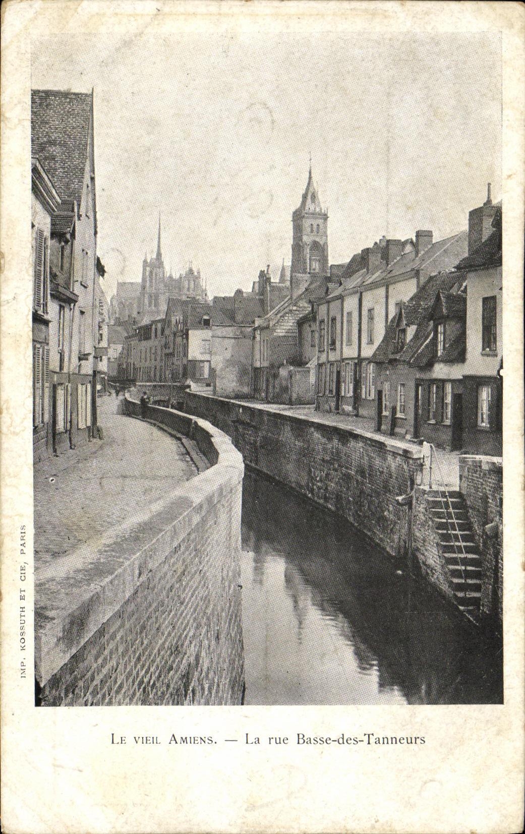 CPA Le Vieil Amiens La rue Basse des Tanneurs