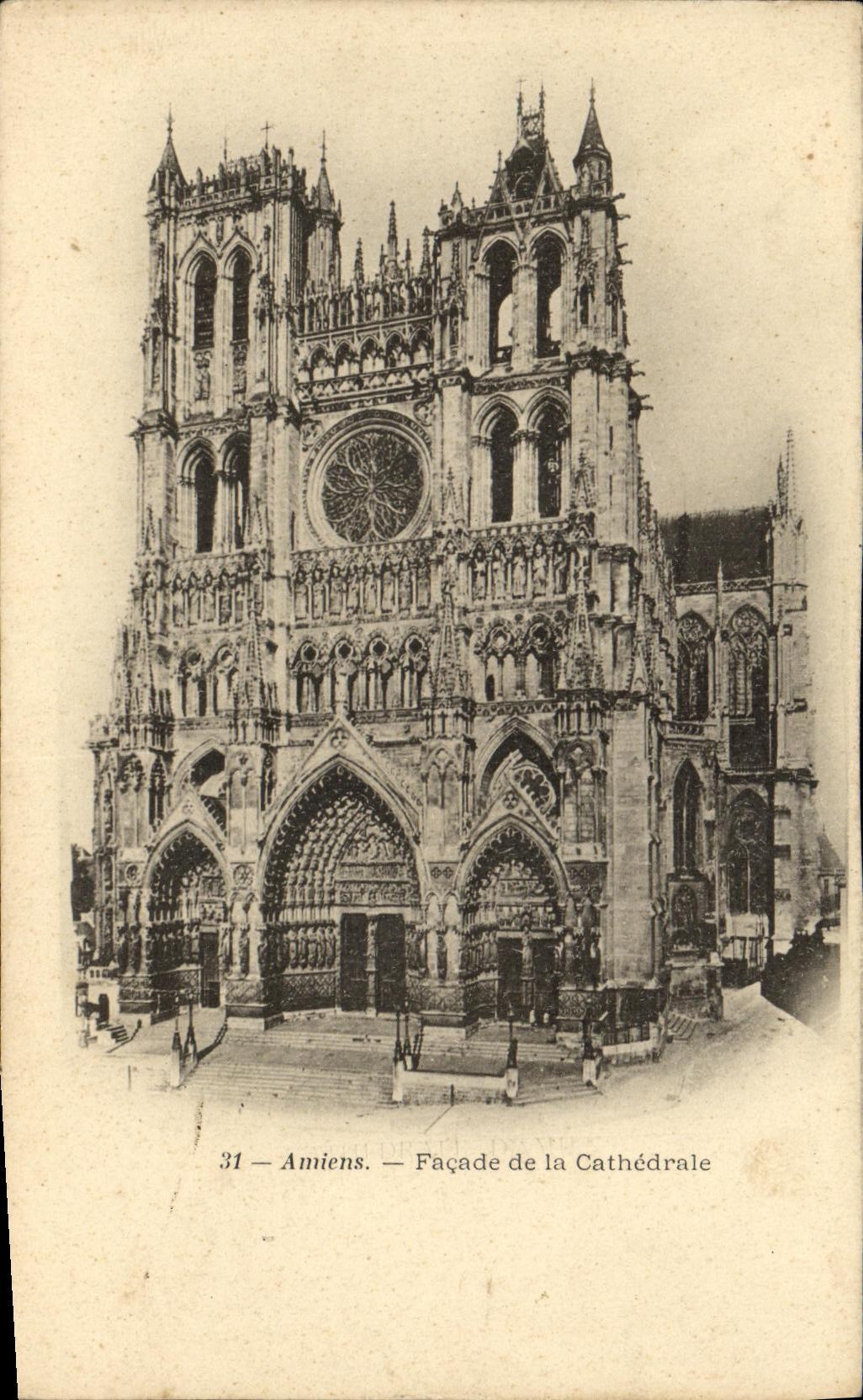 CPA Amiens Facade de la Cathedrale
