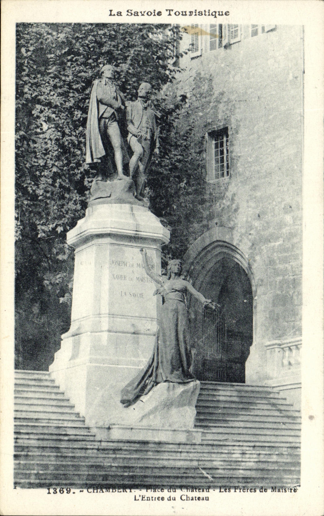 CPA Chambery Place du chateau Les freres de Maistre L entree du chateau