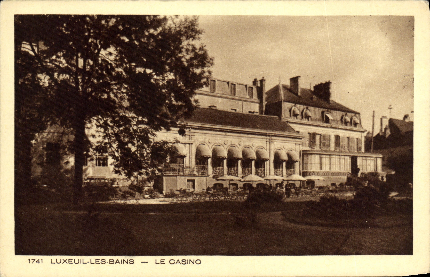 VINTAGE POSTCARD Luxeuil Les Bains the Casino