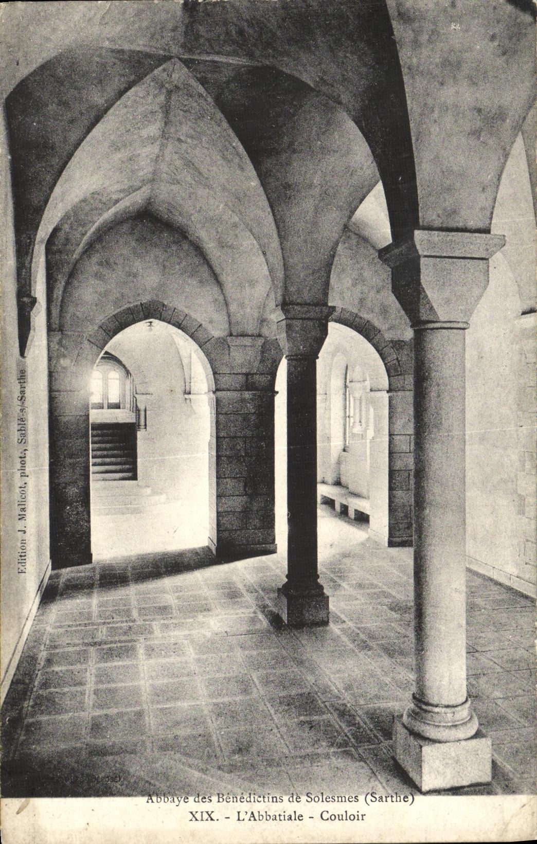 POSTAL Solesmes L abadia de la VENDIMIA del pasillo de los benedictinos