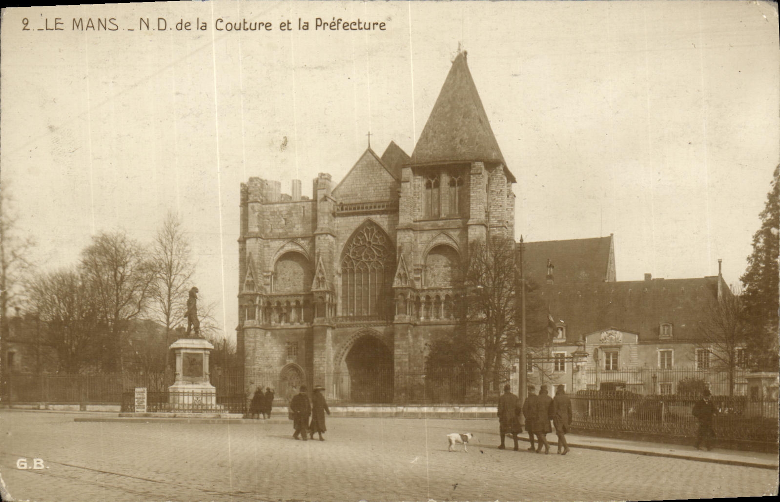 CPA Le Mans ND de la Couture et la Prefecture