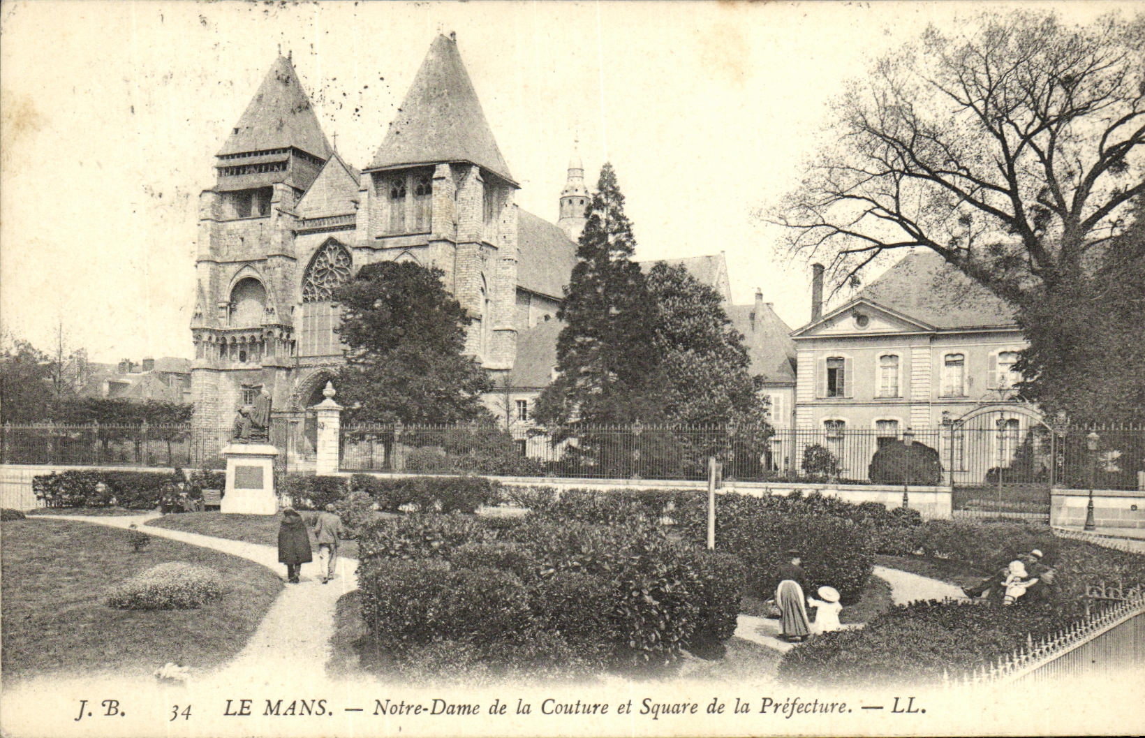 CPA Le Mans Notre Dame de la Couture et Square de la Prefecture 