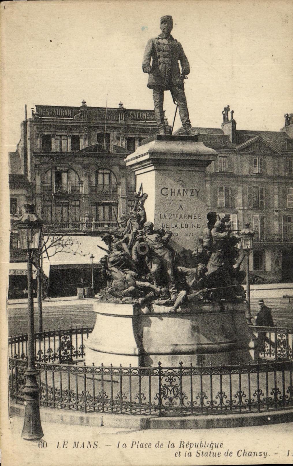 VINTAGE POSTCARD Mans the Place of the Republic and the statue of Chanzy Militaria