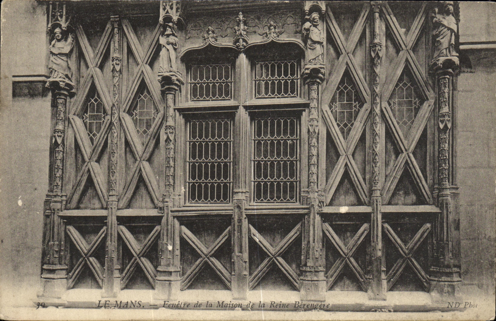 CPA Le Mans Entree de la Maison de la Reine Berengere
