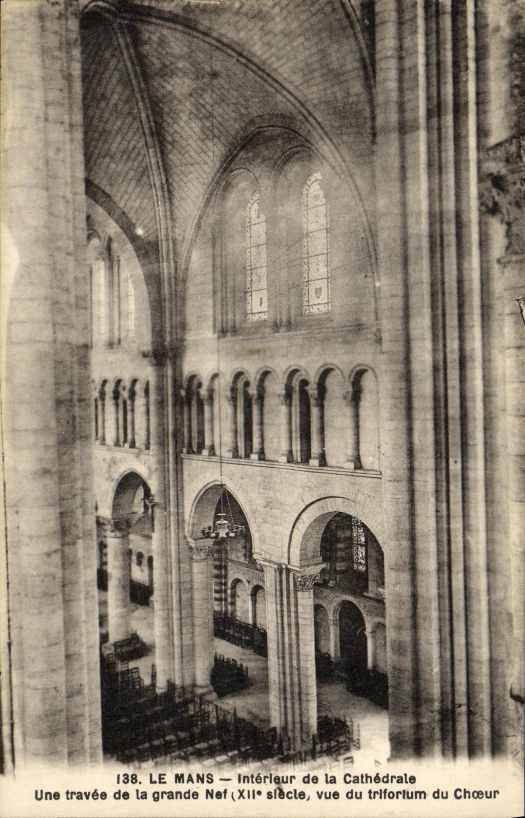 El interior de la POSTAL de la VENDIMIA sirve de la catedral un palmo del gran cubo considerado del tritorium del estribillo